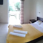 Pouliezos Koklanis Zante Alikes