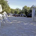 Pouliezos Koklanis Zante Alikes